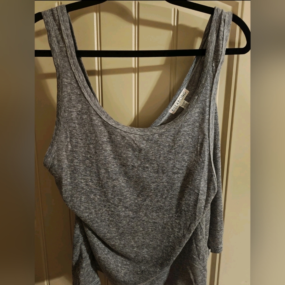 NWOT Billabong Cropped Grey Activewear Open back yoga top Sz L